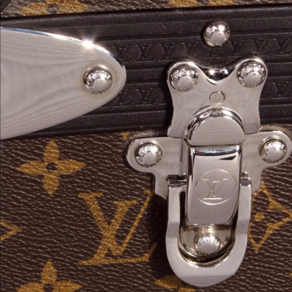 Louis Vuitton - Picture 4 of 6